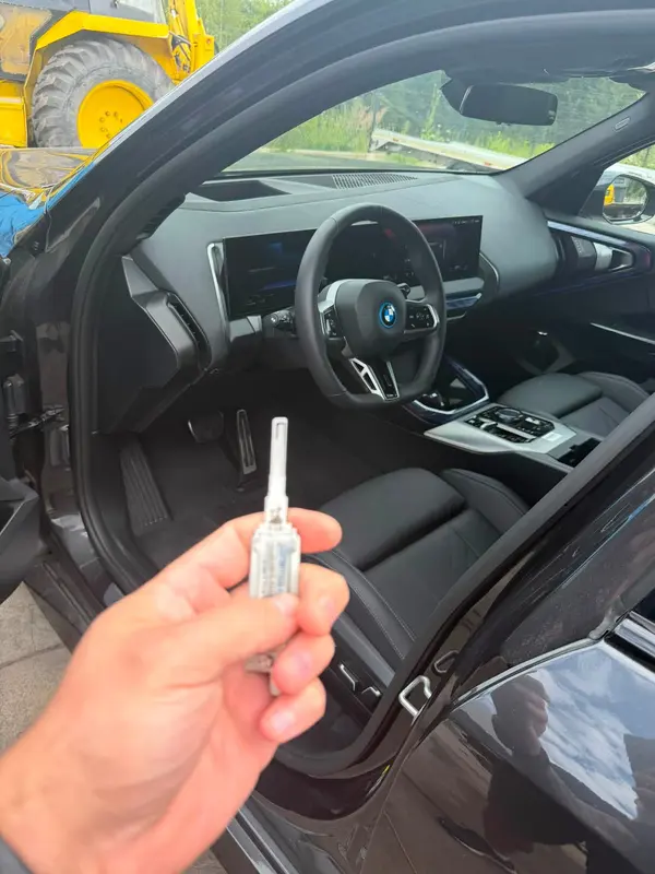 Schadensfreies Öffnen einer Autotür bei Aussperrung