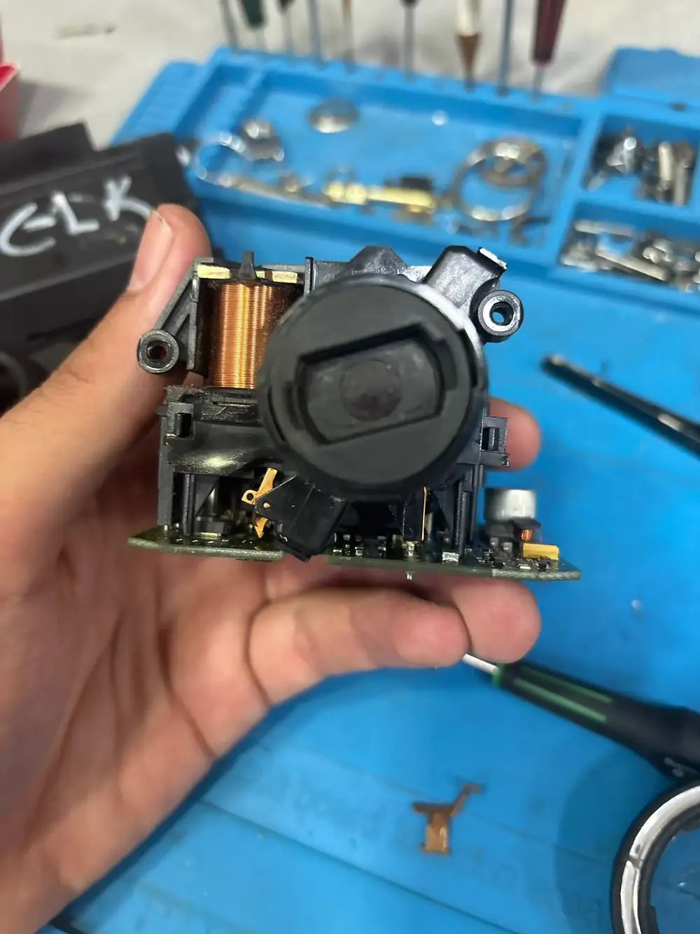 Demontage und Reparatur eines defekten mechanischen Zylinders
