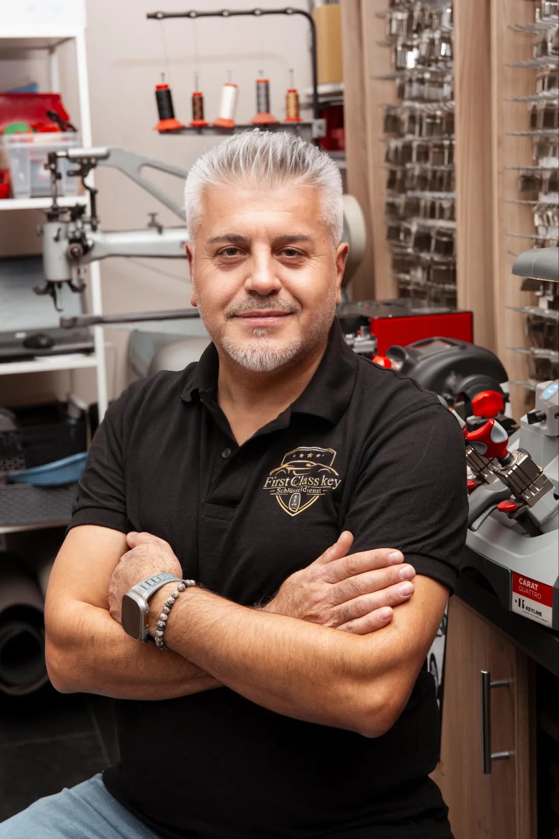 Güngör Demir, Inhaber von First Class Key, in seiner Schlüsselwerkstatt in Sindelfingen